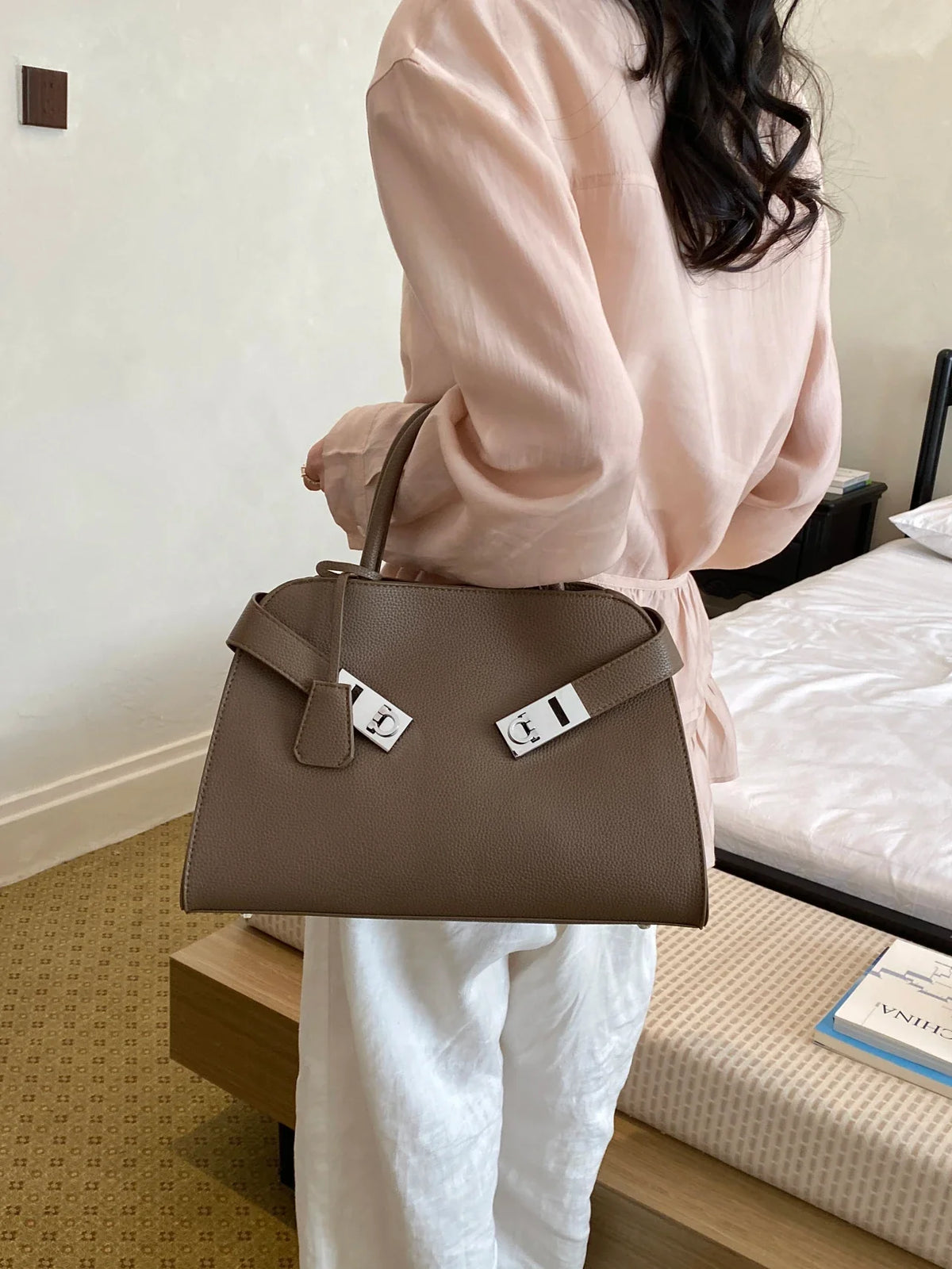 Luxury Brand Diaper Bag, Famous Designer Popular Classic Elegant, Leather Ladies Shoulder Messenger Purse